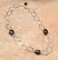 Joy Hammered Loop Necklace